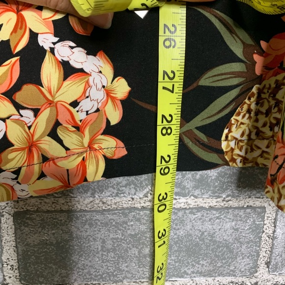 Retro Y2K Hilo Hattie Pineapple Button Down - Picture 5 of 5